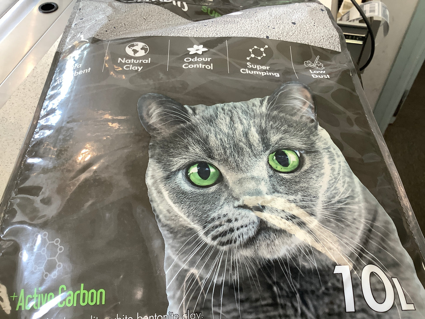 Petsentials super clumping cat litter + active carbon 10l